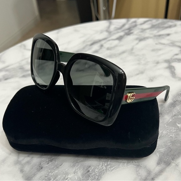 GUCCI Sherry Line Black Frame Oversized Sunglasses - Picture 1 of 11